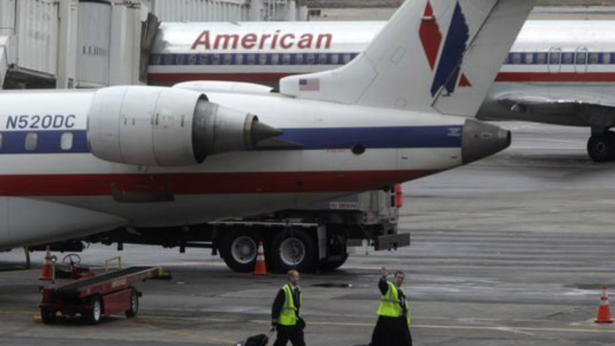 Descubren cadáver de feto en avión de American Airlines
