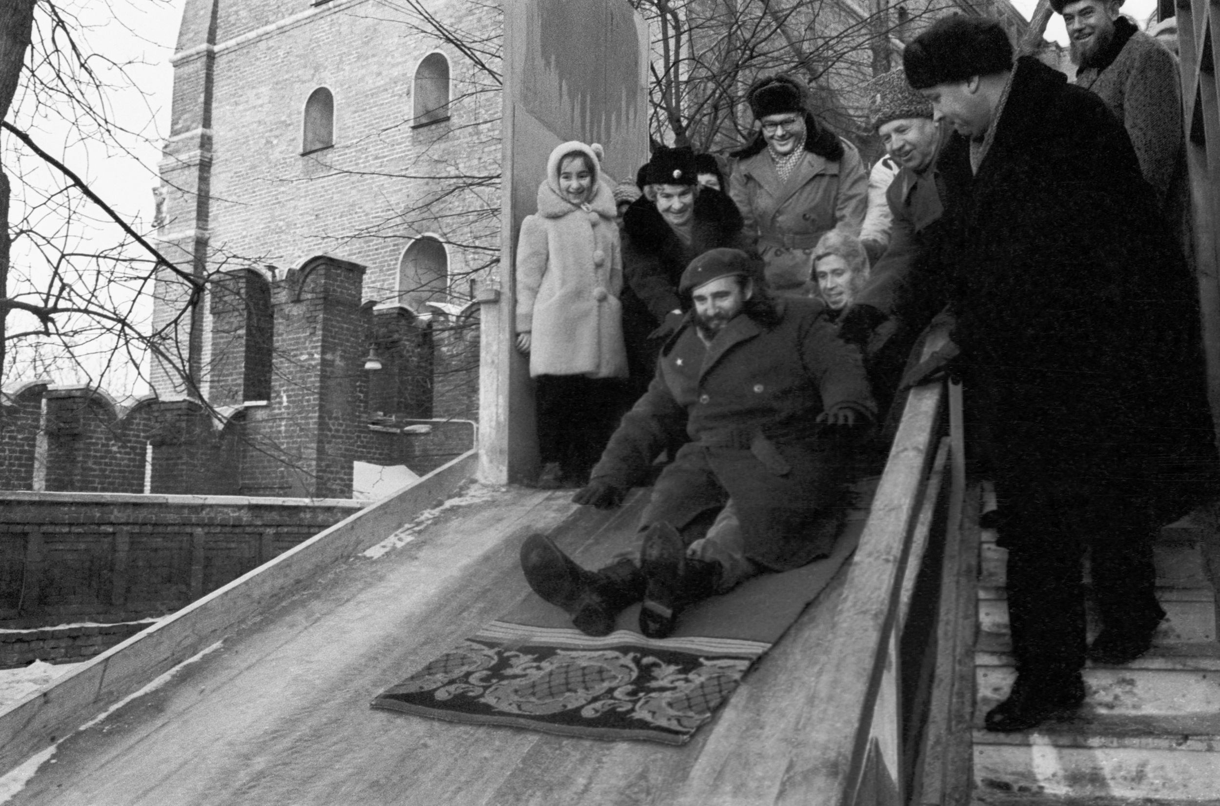 Fotografías históricas que casi nadie conoce - fidel-castro-tobogan