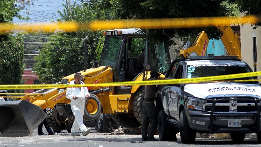Hallan 10 cadáveres en fosa clandestina de Guadalajara