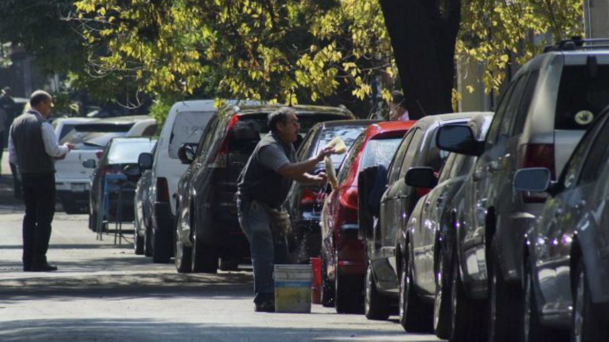 Amieva promete actuar contra franeleros que aparten calles