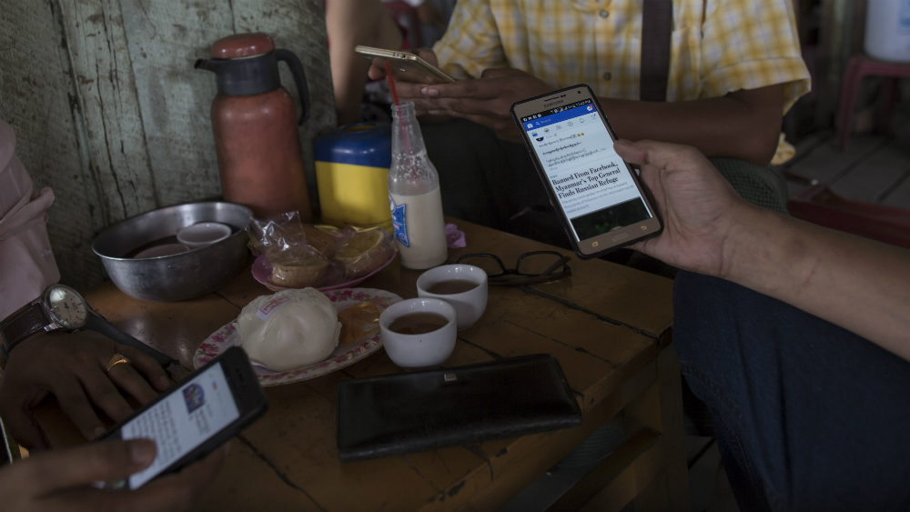 Futbol y video, la estrategia que Facebook espera sea ganadora