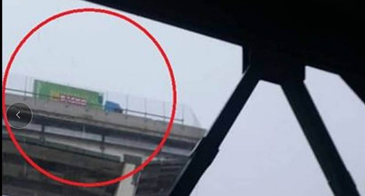 #Video Conductor queda a escasos metros de caer de puente colapsado de Génova