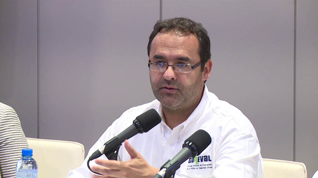 Coneval admite posibilidad de aumentar a 100 pesos el salario mínimo - gonzalo-hernandez-licona-2