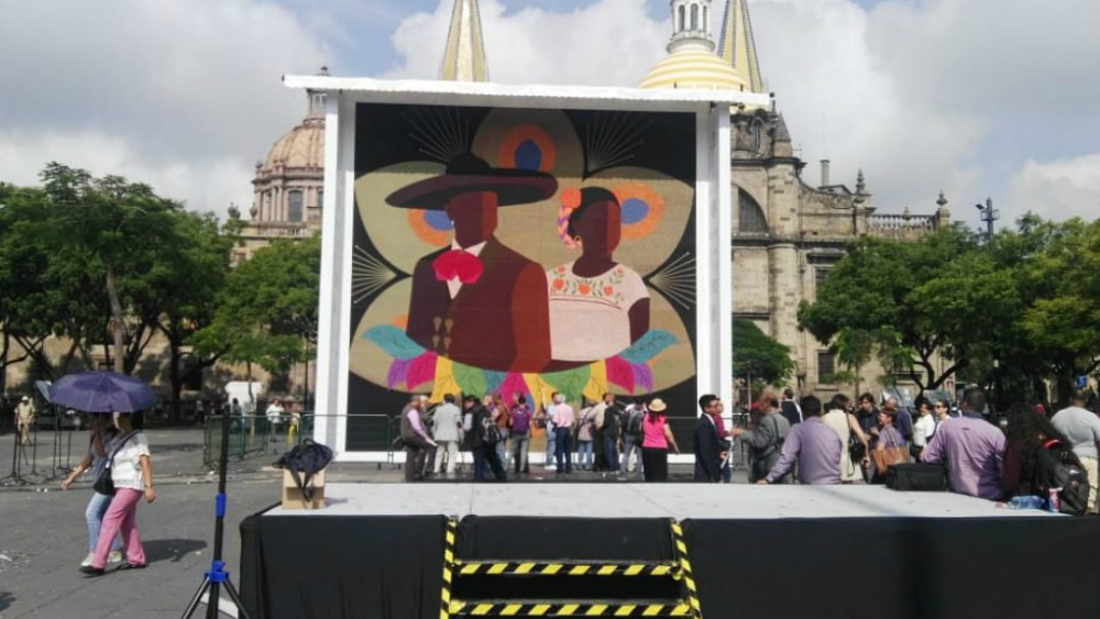 Rompen Récord Guinness por mosaico de chaquira más grande del mundo