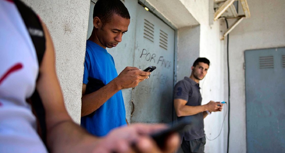 Habilitan en Cuba acceso gratuito a internet desde celulares
