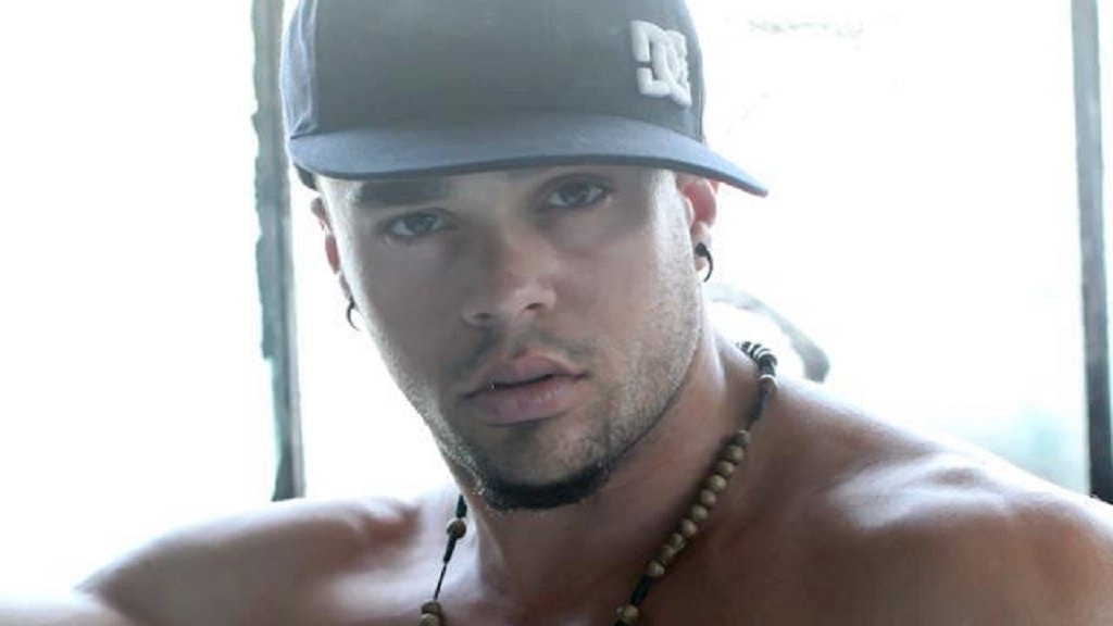 #Video Modelo fitness mata a batazos a indigente en Miami - hivo-gonzalez