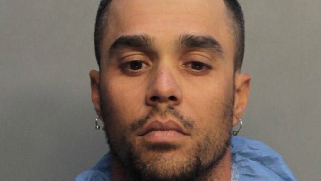 #Video Modelo fitness mata a batazos a indigente en Miami