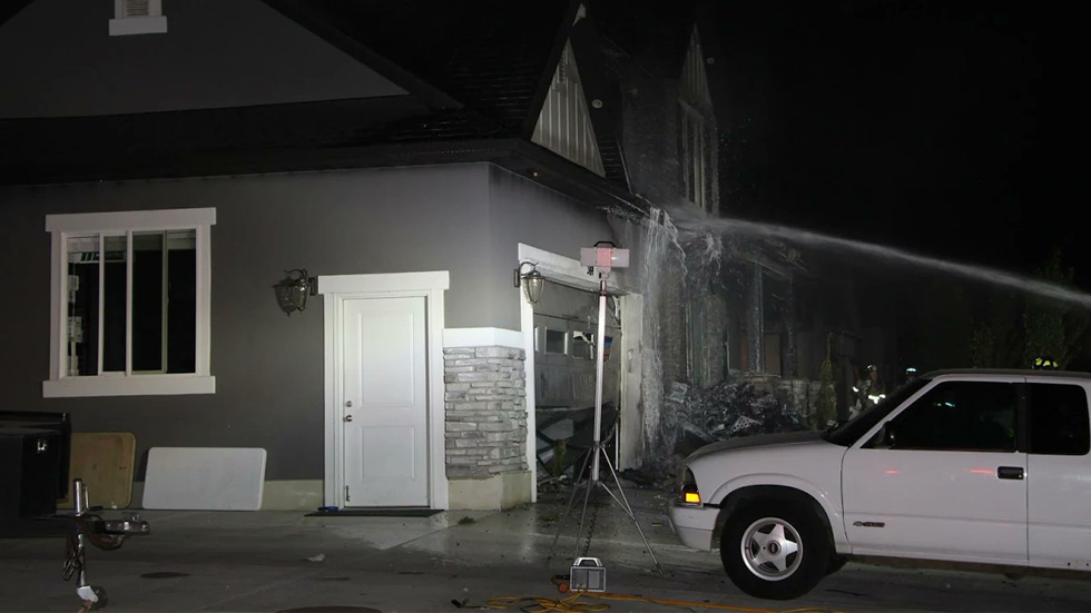 Sujeto estrella avión en su casa de Utah tras pelear con su esposa - hombre-estrella-avion-su-casa-utah-3