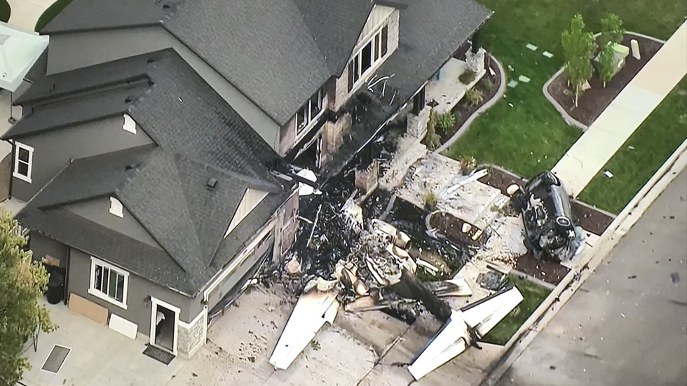 Sujeto estrella avión en su casa de Utah tras pelear con su esposa - hombre-estrella-avion-su-casa-utah-5