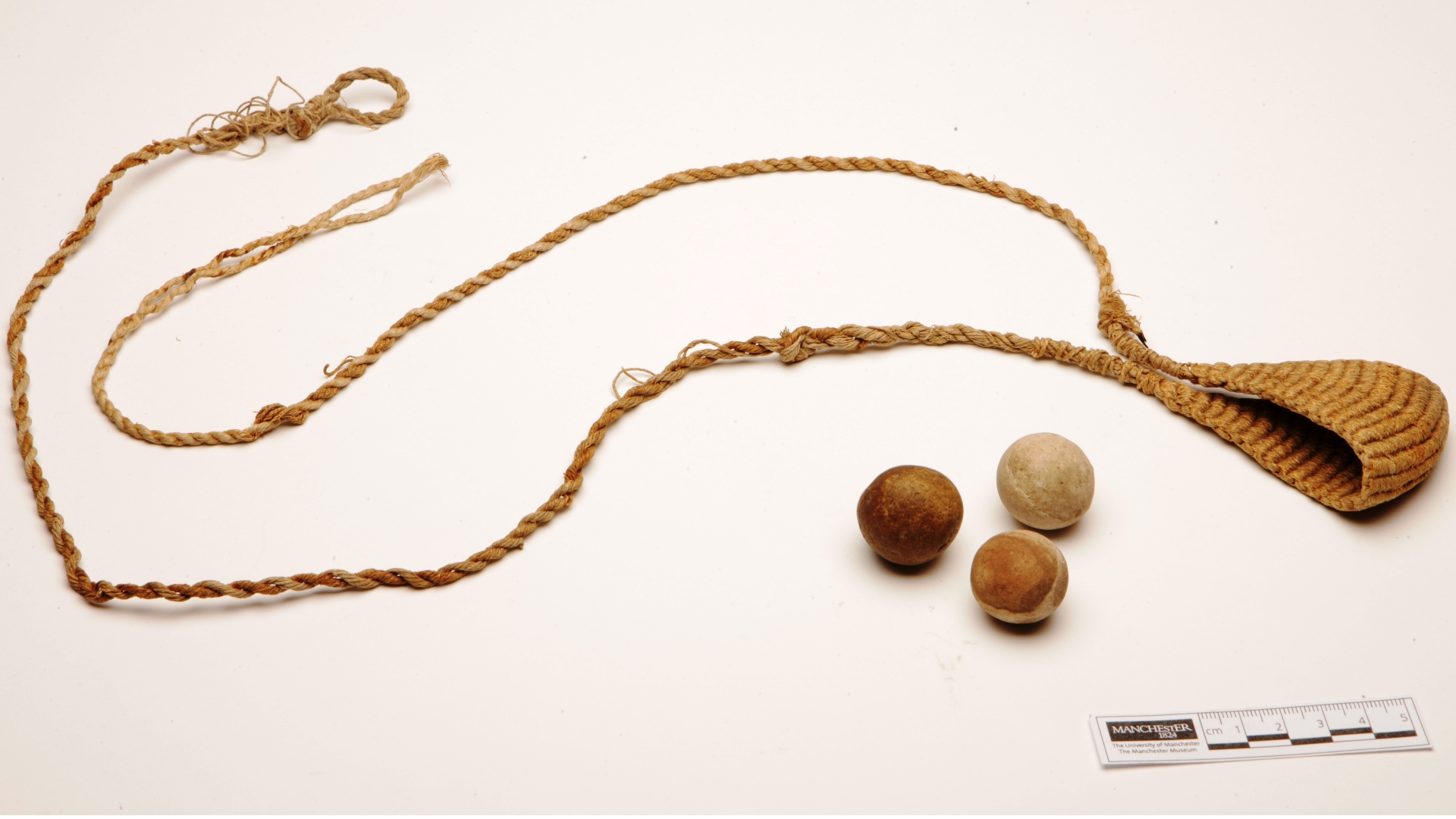 El poder de la piedra que derribó a Goliat - honda-arma-piedras