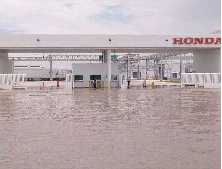 Honda prevé pérdida de 450 mdd tras inundación en planta de Celaya - honda-celaya-inundacion