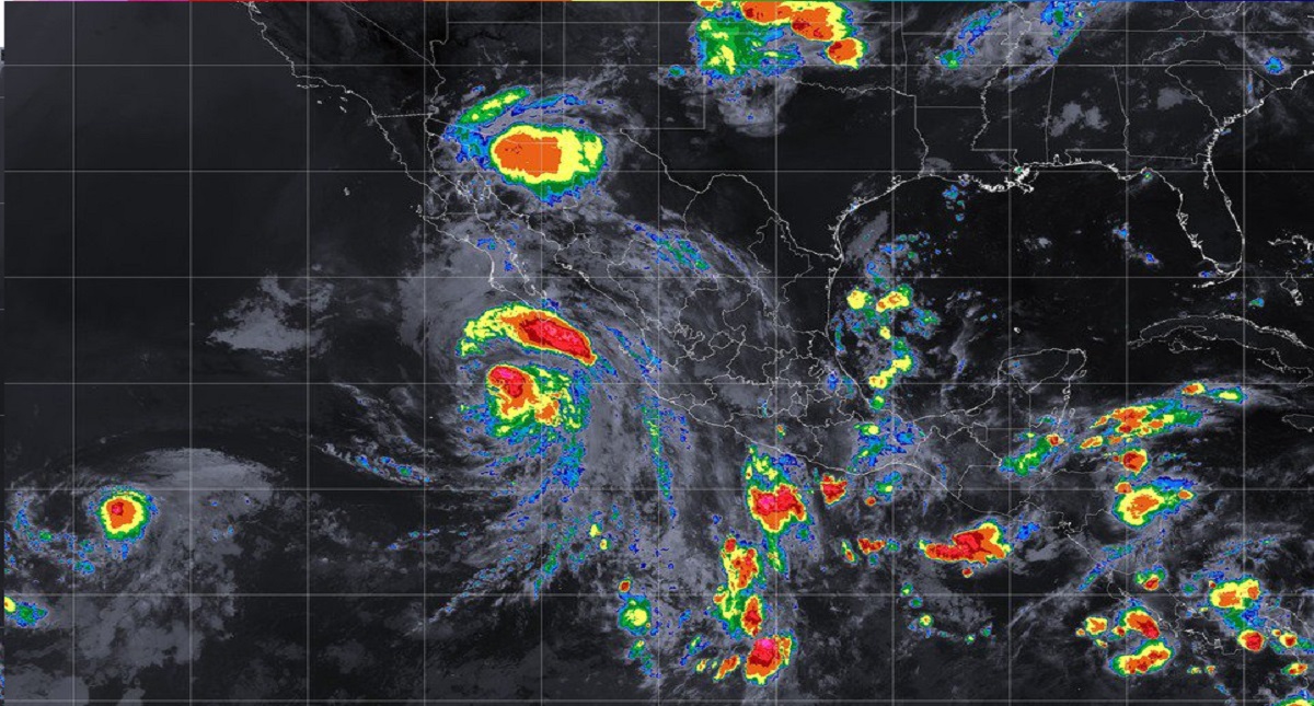 Huracán John y onda tropical 26 mantendrán lluvias en el país - huracan-john-1