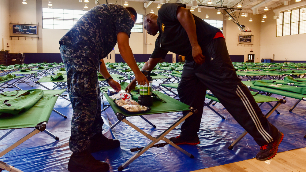 Huracán Lane golpea Hawaii y miles buscan refugio en albergues - huracan-lane-hawaii-2