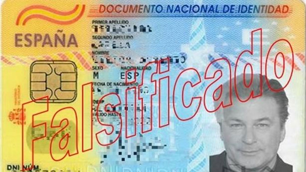 Falsifican documento con foto de Alec Baldwin para abrir cuenta bancaria - identificacion-falsa-alec-baldwin