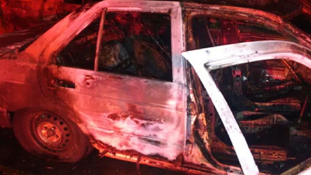 Incendian cinco vehículos en puerto de Acapulco