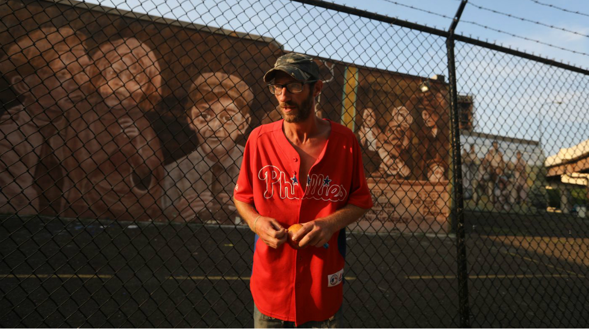 Pareja que recaudó 400 mil dólares para indigente se niega a darle el dinero