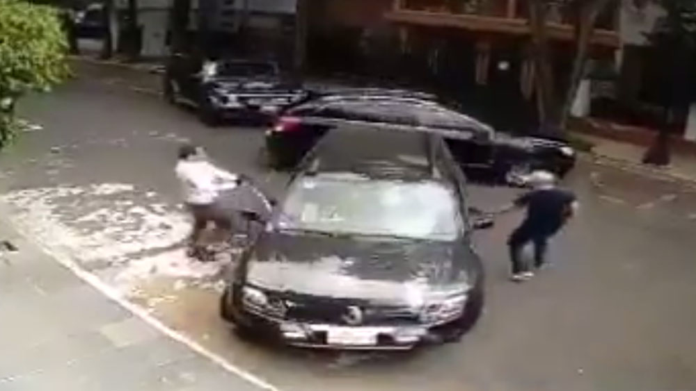 #Video Automovilista frustra intento de secuestro en la Condesa
