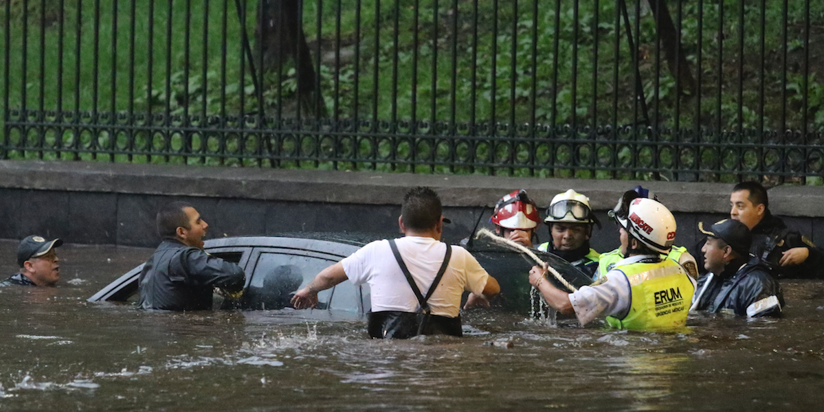 Qué hacer si tu automóvil queda atrapado en una inundación - inundaciones-autos-mexico