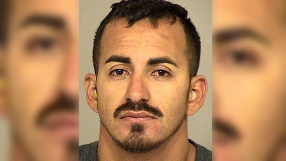 #Video Policía de California forcejea con sospechoso y le dispara - joel-tapia-jr