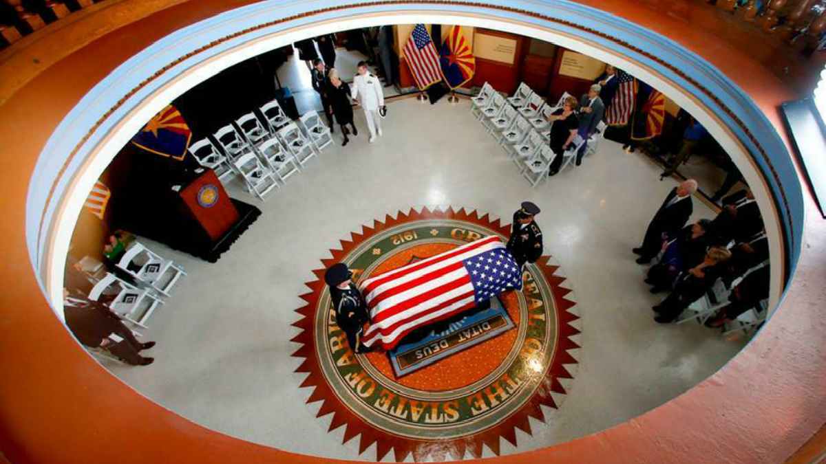 Políticos estadounidenses rinden homenaje a John McCain - john-mccain-homenaje-funeral