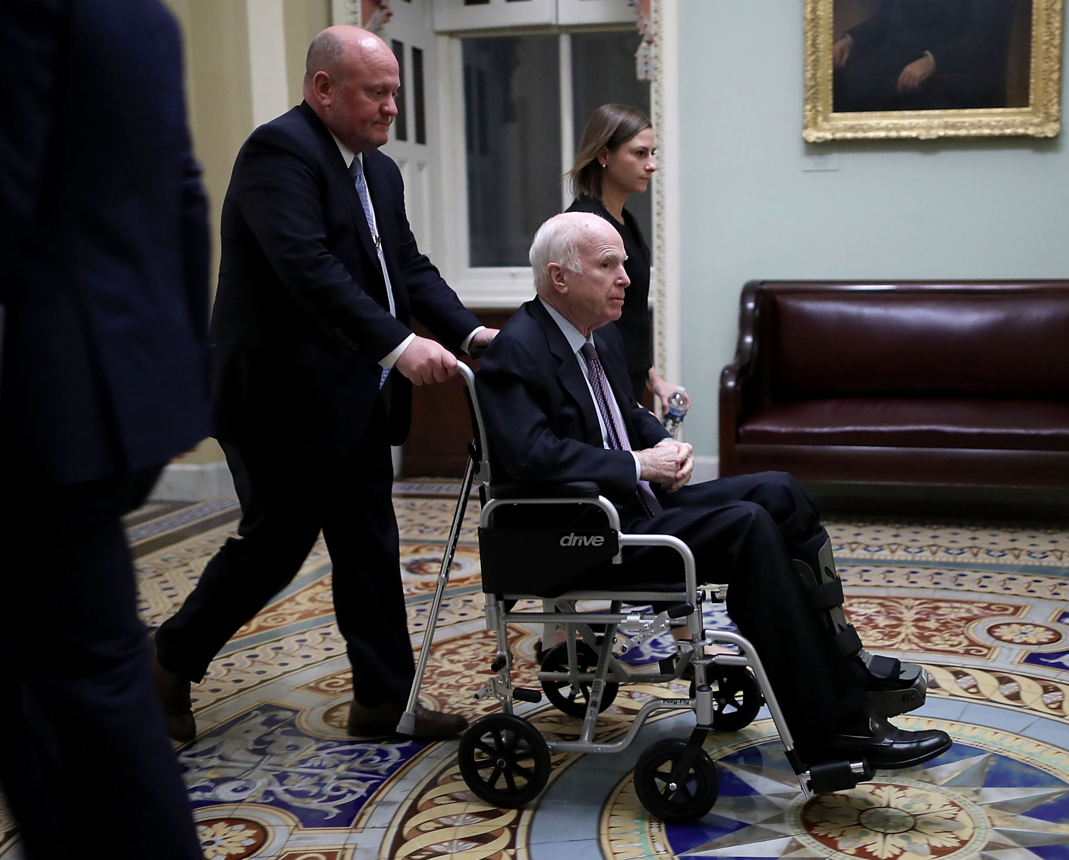 John McCain abandona tratamiento de cáncer - john-mccain