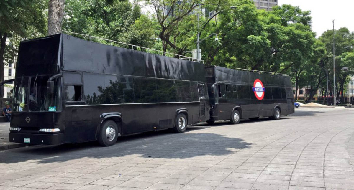 Joven cae de cabeza de PartyBus sobre Avenida Insurgentes