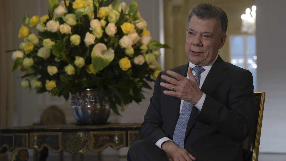 “Cuiden la paz de Colombia”, pide Santos al despedirse como presidente