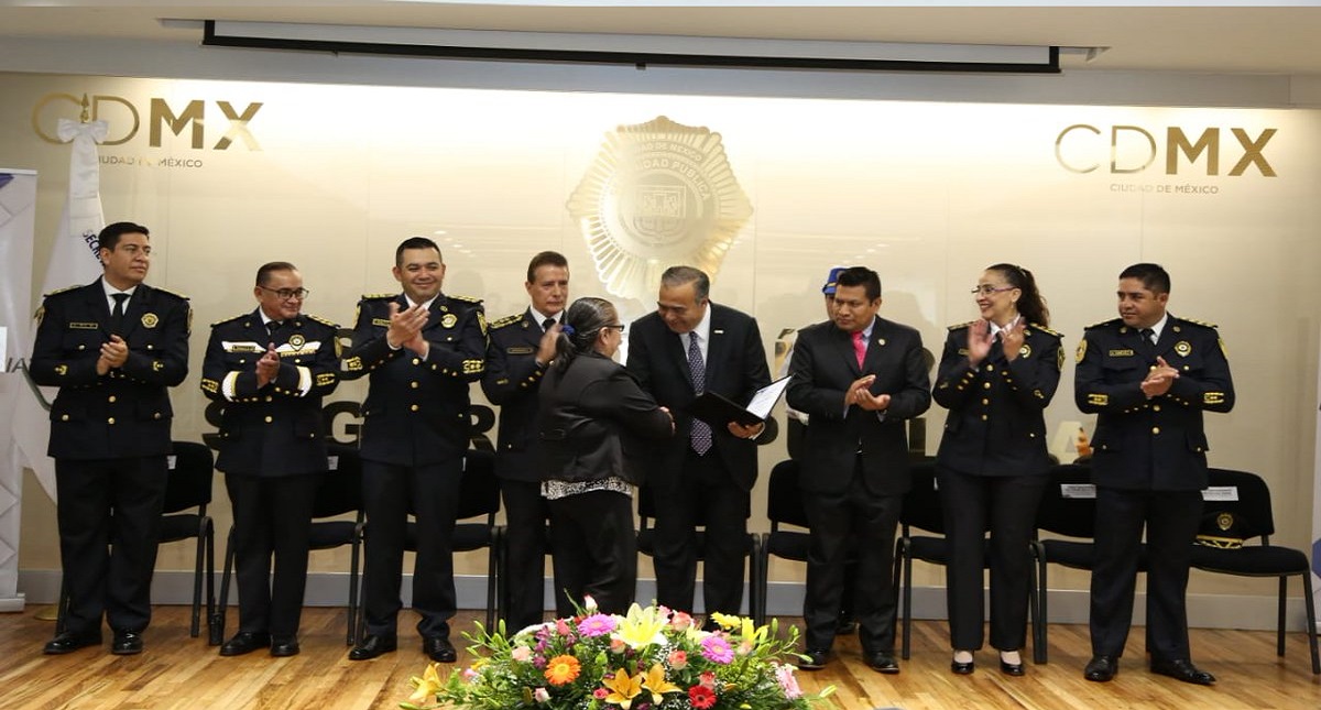 Jubilan a 311 policías capitalinos con 157 millones de pesos