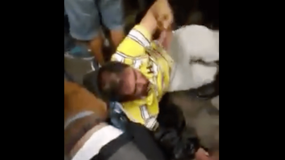 #Video Usuarios del Metro golpean a dos presuntos ladrones