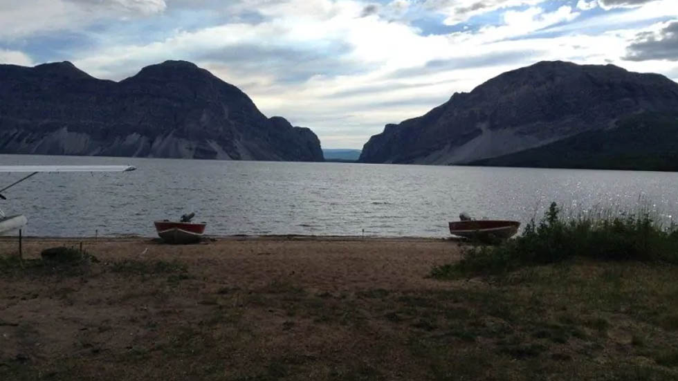 Mueren tres personas en accidente aéreo en Canadá