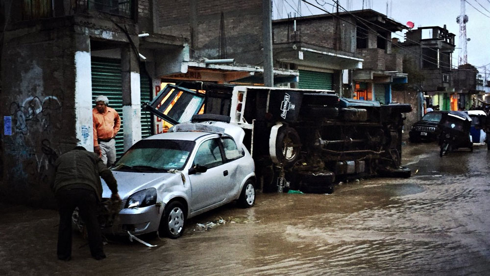 Muere mujer tras ser arrastrada con su hijo en Chimalhuacán