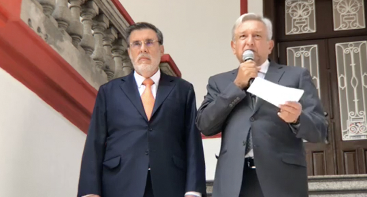 López Obrador presenta paquetes de iniciativas López Obrador presenta paquetes de iniciativas