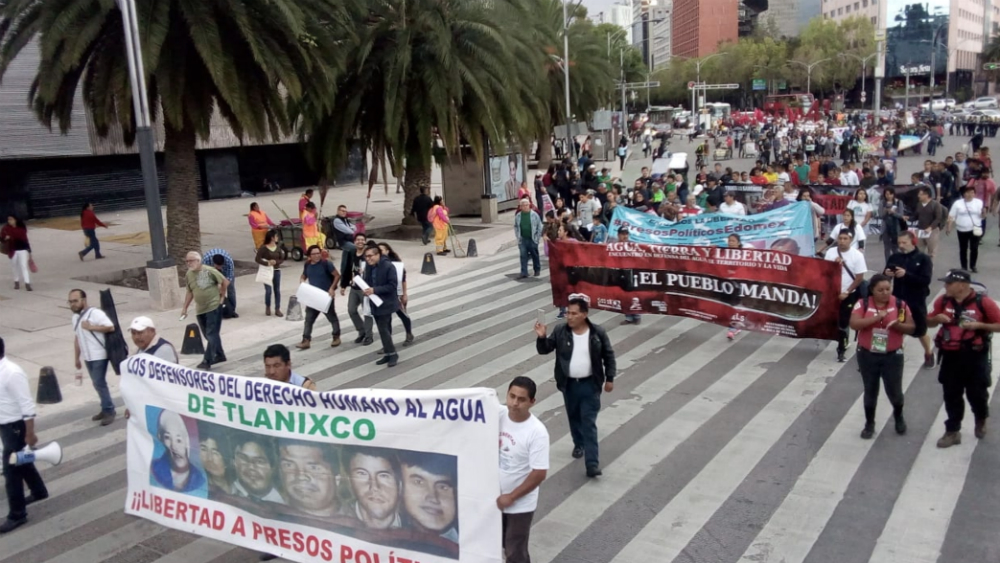 Manifestantes afectan circulación en Paseo de la Reforma