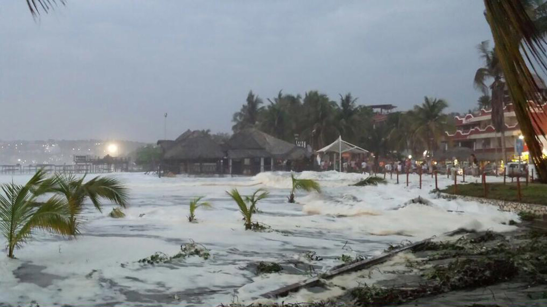 SMN prevé mar de fondo en costas del Pacífico - marfondoint2