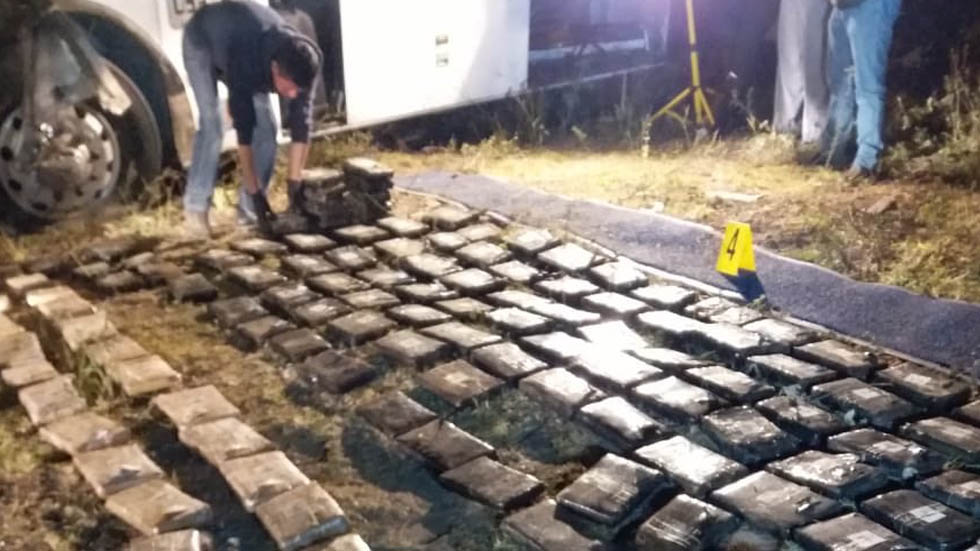 Hallan 579 kilogramos de mariguana en autobús accidentado en Ecuador - mariguana-ecuador-autobus-2