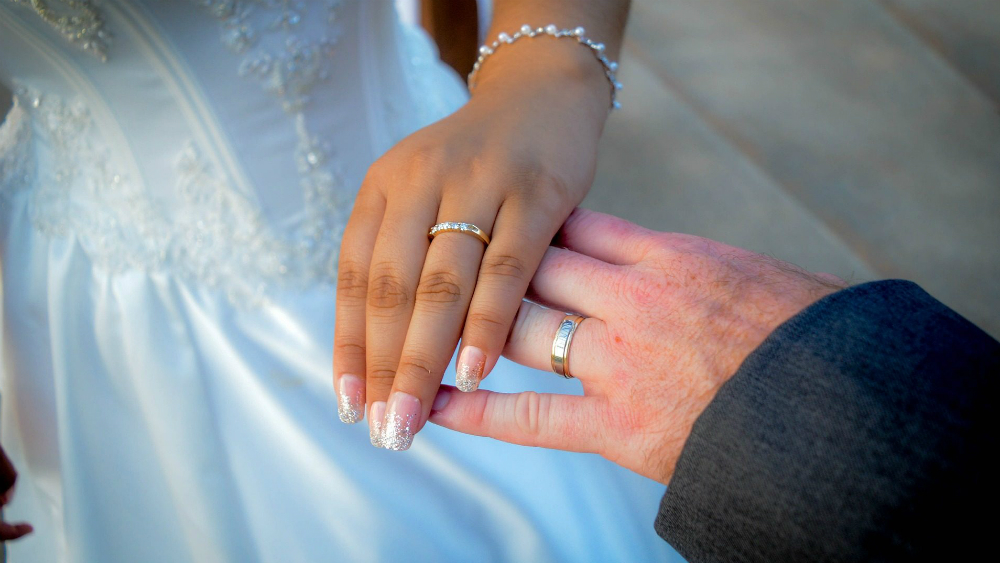 Es inconstitucional impedir matrimonio a personas con VIH: juez - matrimonio-anillos