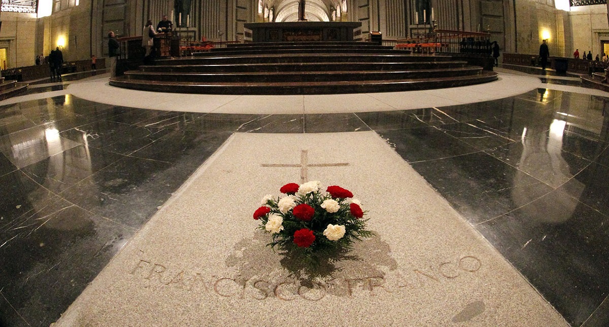 España aprueba exhumación del dictador Francisco Franco
