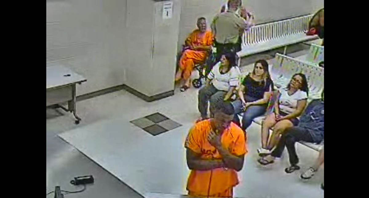 Acusan a hombre de asesinar a indigente por incidente con su hija