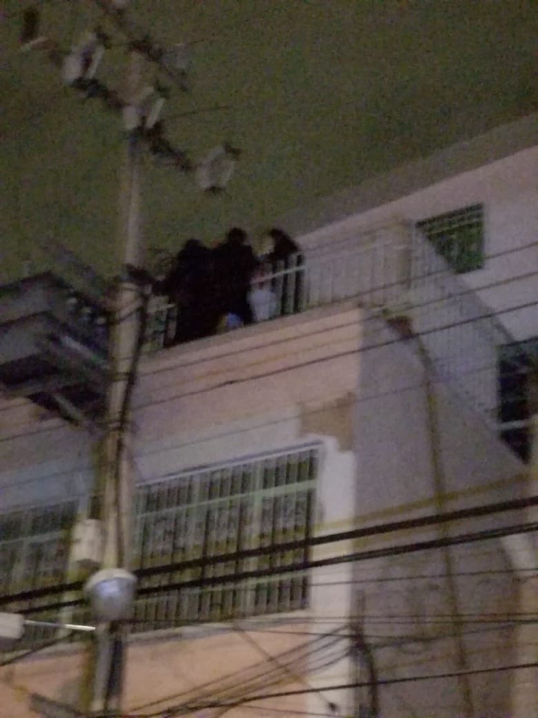 Policías evitan suicidio de adolescente en la Ciudad de México - menor-suicida