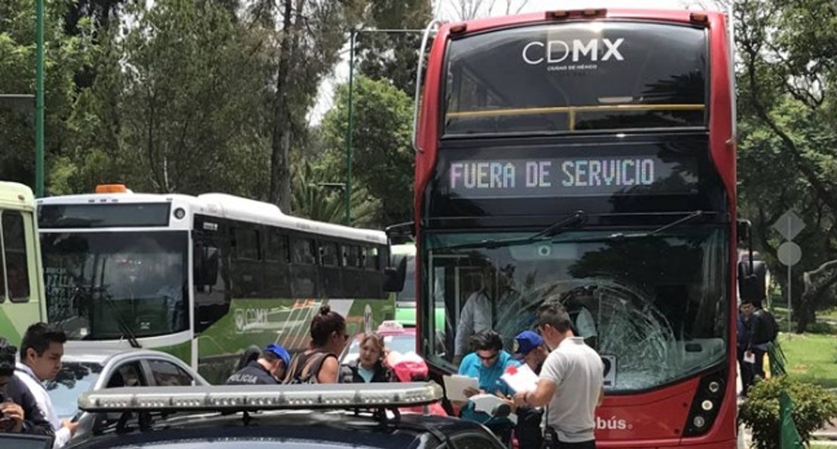 Metrobus embiste a madre e hijo en GAM