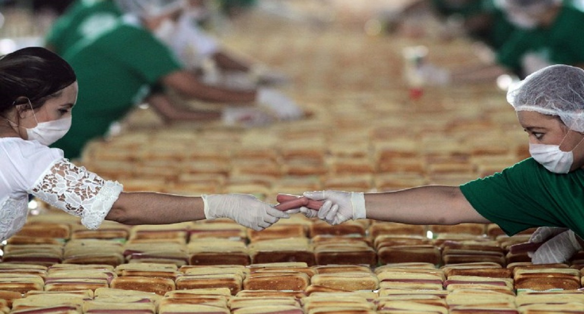 México rompe récord mundial de la fila más larga de hot dogs