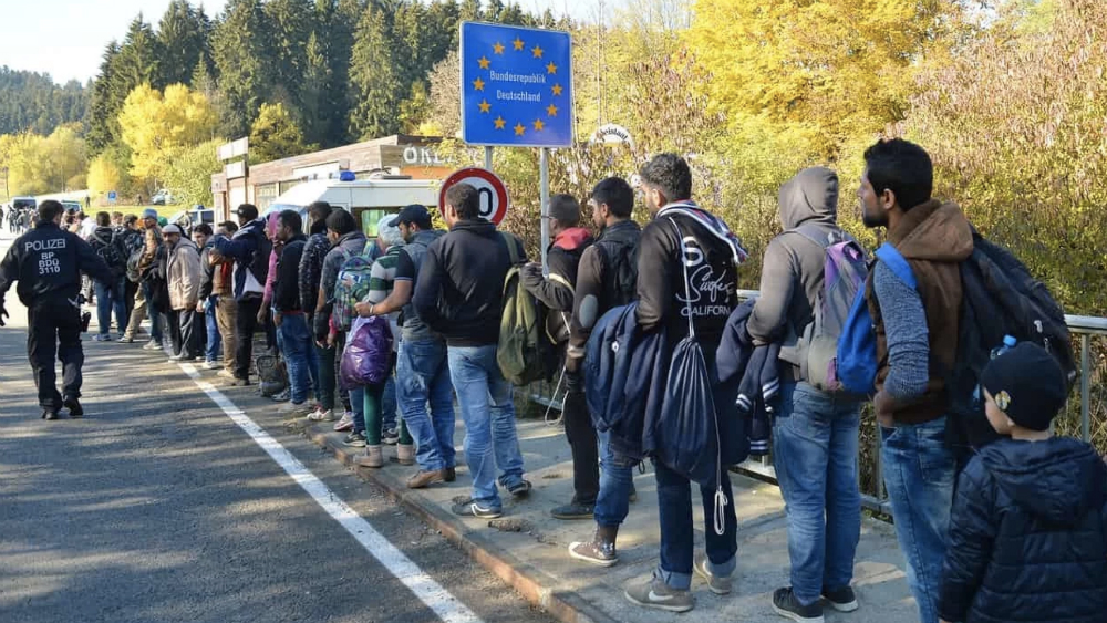 Austria niega asilo a iraquí casado con austríaca; sugieren relación por Skype