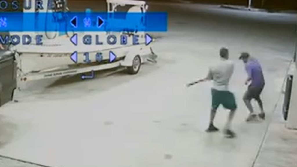 #Video Modelo fitness mata a batazos a indigente en Miami - modelo-fitness-mata-a-batazos-a-indigente