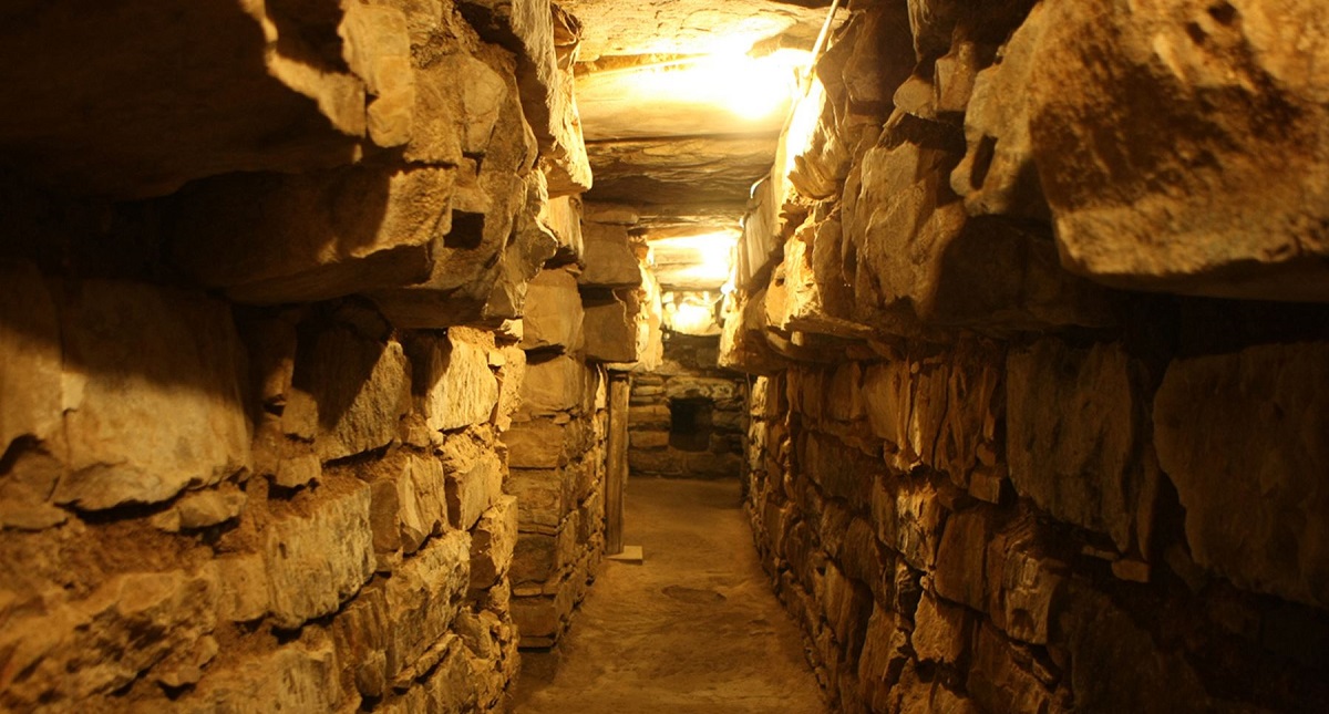 Arqueólogos hallan con robots objetos milenarios en Perú