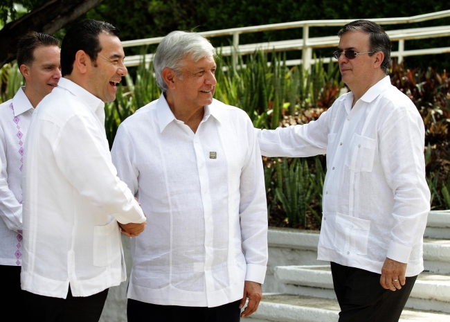 No ver fenómeno migratorio como asunto de militarización de fronteras: AMLO - morales-amlo1