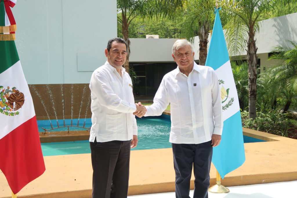 No ver fenómeno migratorio como asunto de militarización de fronteras: AMLO - morales-amlo2