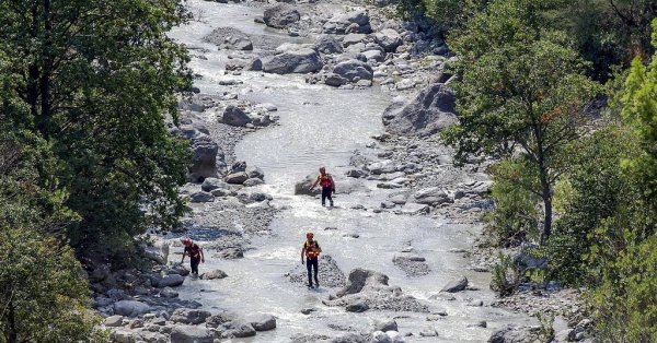 Mueren 10 personas por crecida de río en Italia - muerte-excursionistas-italia