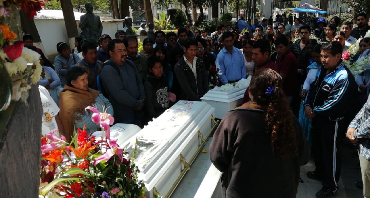 Mujer asesina a sus tres hijos tras pelea con su marido Mujer asesina a sus tres hijos tras pelea con su marido