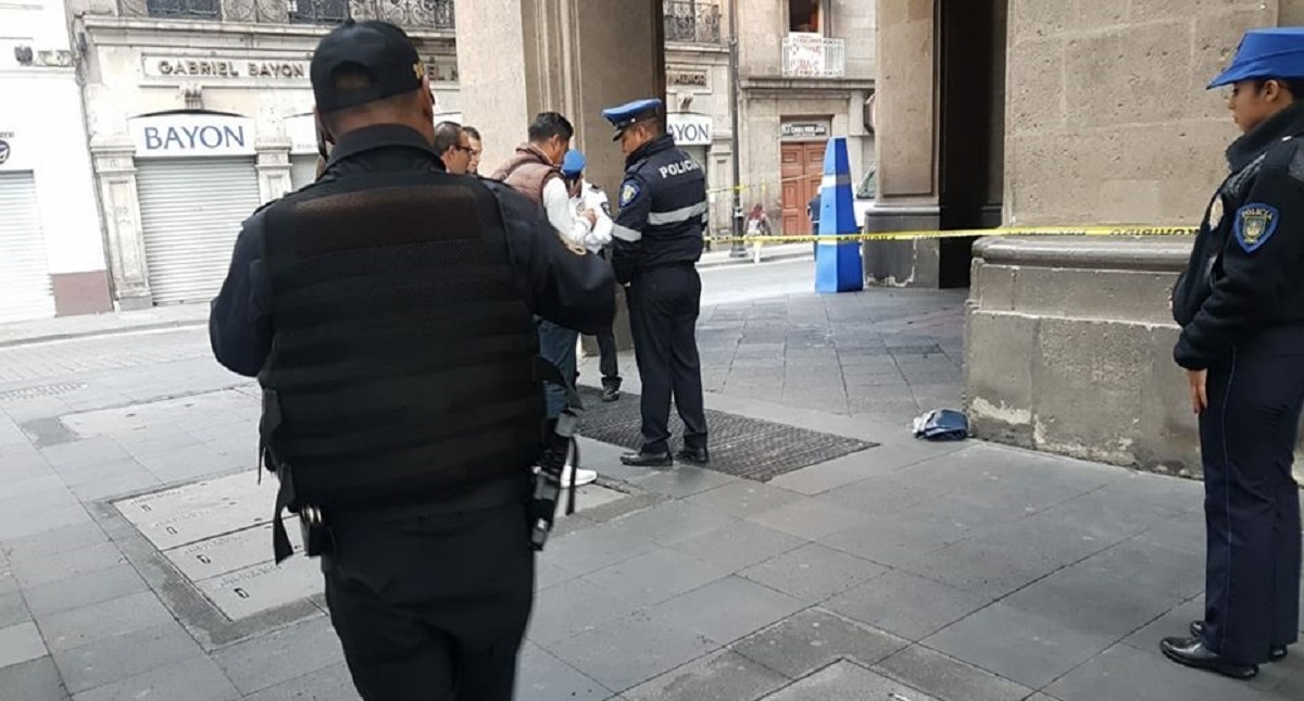 Mujer indigente muere en la Plaza de la Constitución
