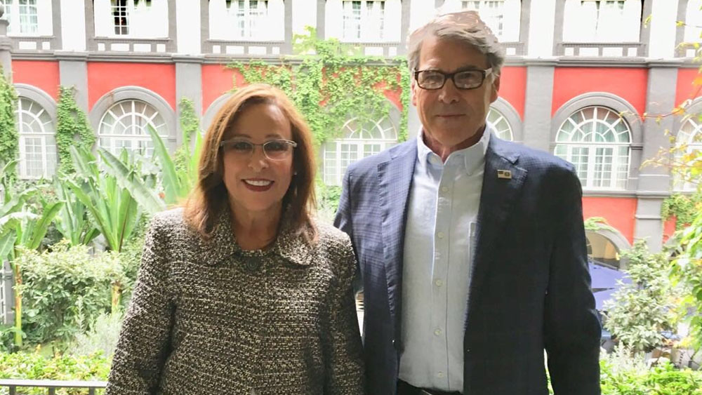 Rocío Nahle se reúne con Rick Perry